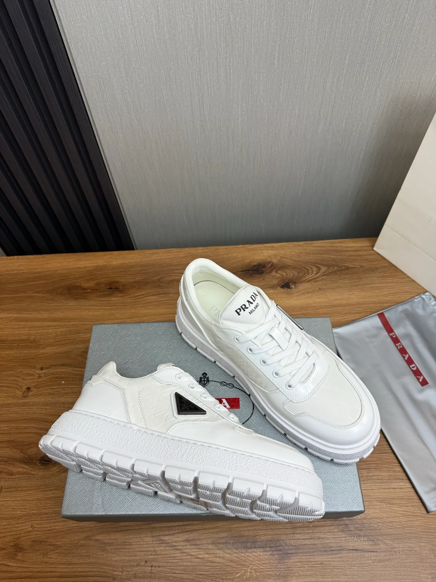 Men's shoes 💰580💰 [PRADA] Autumn and winter hot men's shoes shipped 👏Official website synchronized ⬆️Original fly-woven cowhide fabric + cowhide lining, 1⃣️:1⃣️reproduction, original sole, 38-45 (45. Customized, non-refundable)